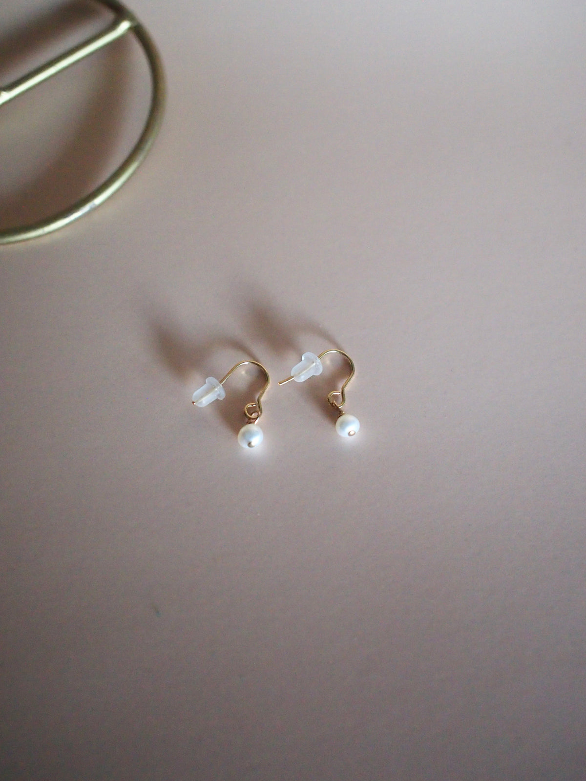Daily Luxe_one baby pearl hook_Goldピアス