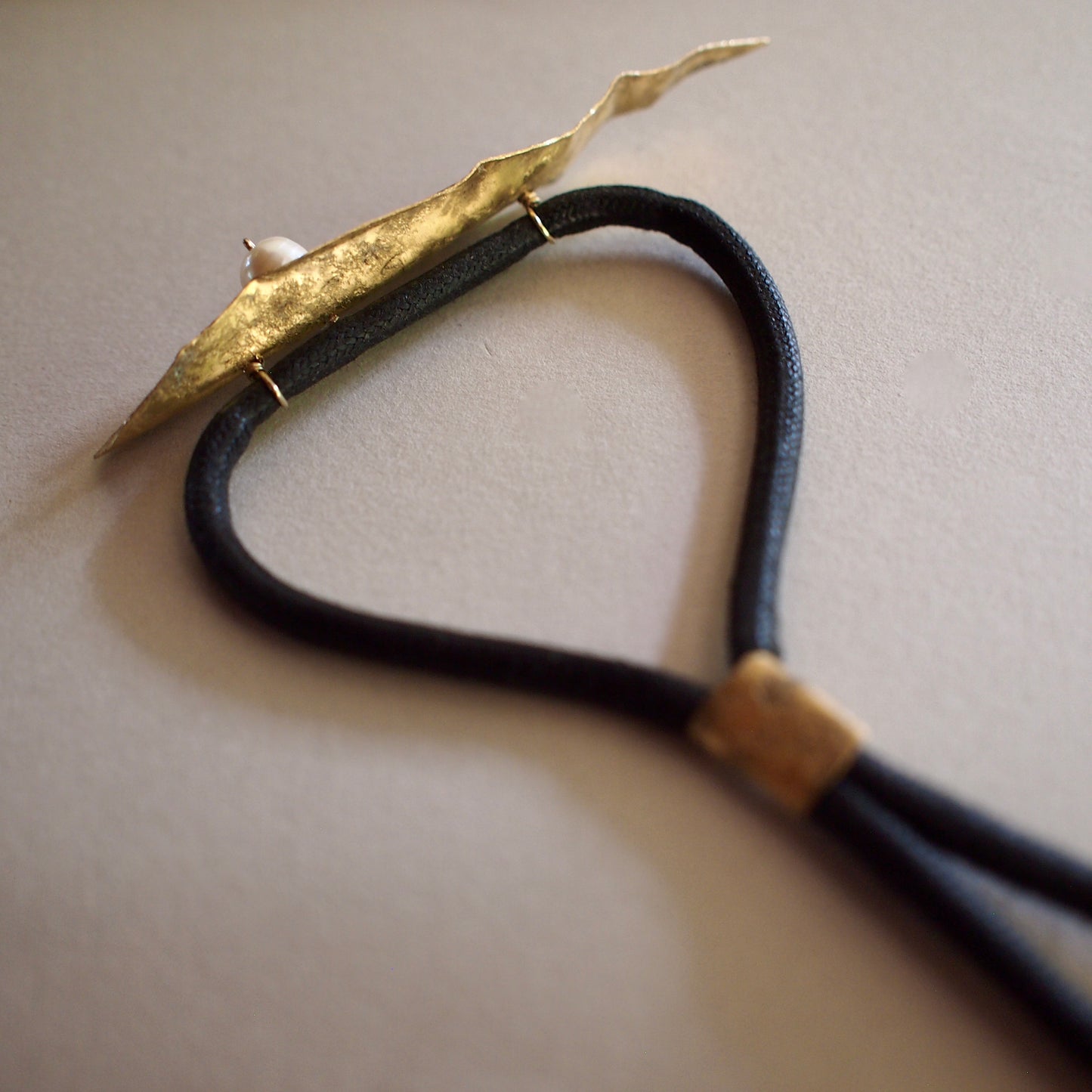 【FUSION】_ HANAMOMO leaf / Code Bracelet