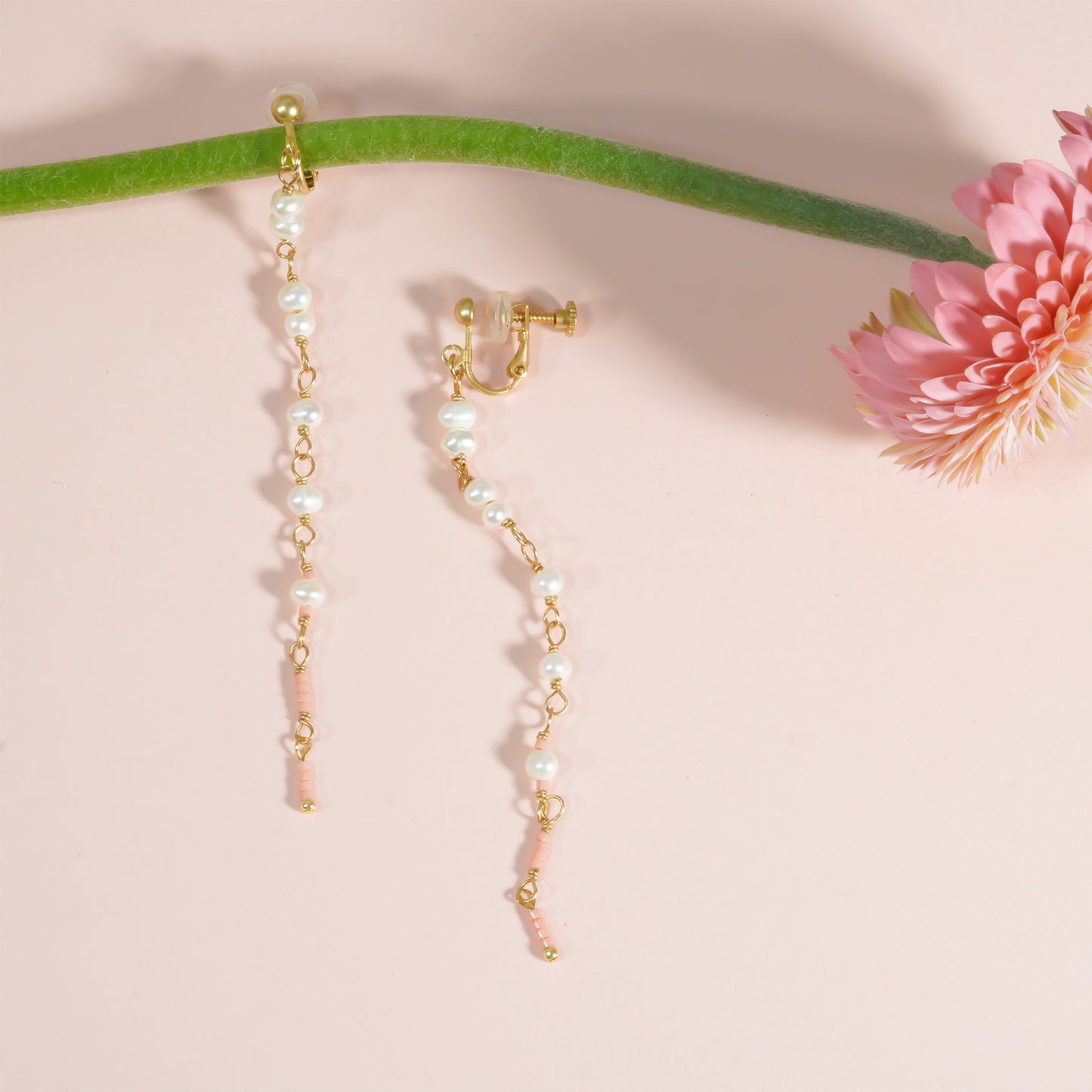 CANDY PEARL EARRING THIN LONG